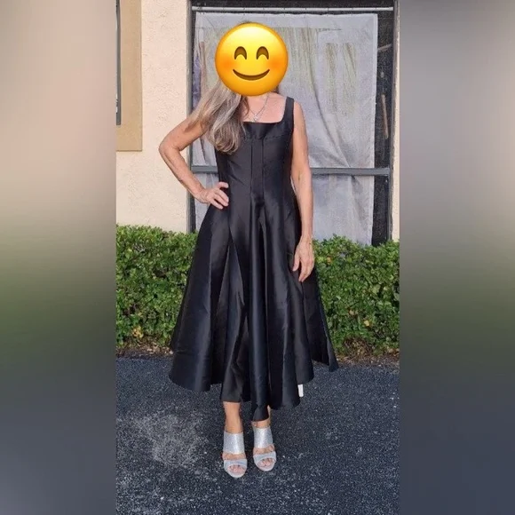 Black dress - Picture 3 of 3